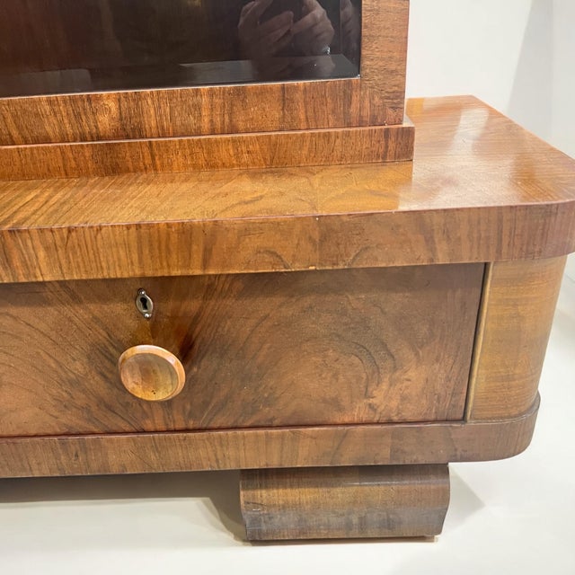 Art Deco Display Cabinet in Walnut with Clear Lines, 1930s For Sale - Image 13 of 16