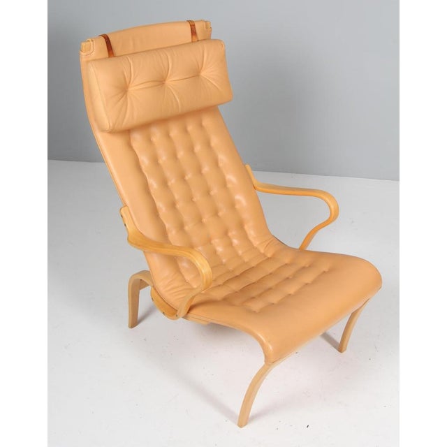 1980s Set of Pernilla 2 Lounge Chair and Ottoman in Leather by Bruno Mathsson for Dux, 1980s For Sale - Image 5 of 11