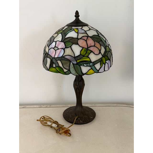 Vintage Mid 20th Century Tiffany Style Stained Glass Table Lamp For Sale - Image 9 of 11
