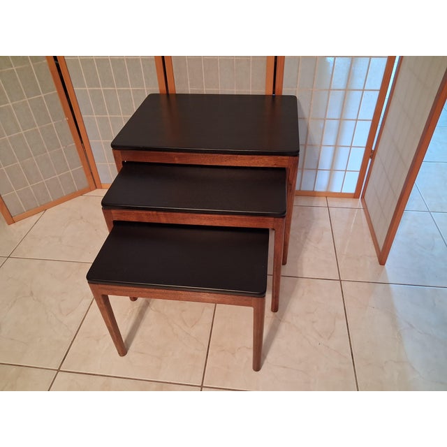 Wood 1960s Set of 3 Nesting Tables - Mid-Century Modern Nesting Tables in a Set of Three. This Set Has Warm-Toned Wood Frames With Black Finished Tops For Sale - Image 7 of 9