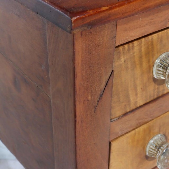 Brown Early 19th Century Sheraton Tiger Maple & Cherry 2-Drawer Sewing Table With Sandwich Glass Knobs For Sale - Image 8 of 12