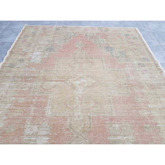 1960s Turkish Beige Pastel Oushak Aztec Rug, 1960s For Sale - Image 5 of 11