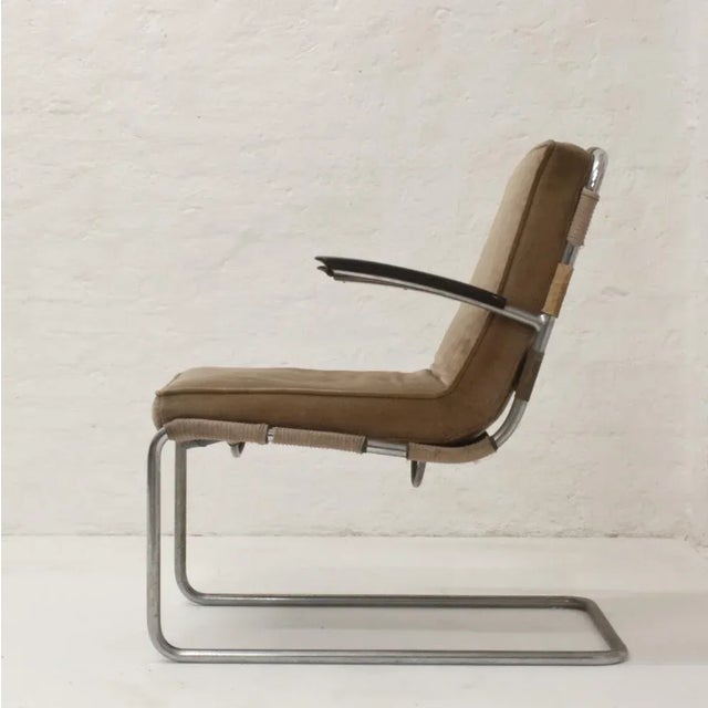 - Steel tube armchair with loose cushions on iron tapes - Bakelite armrests - In original condition - The iron yarn...