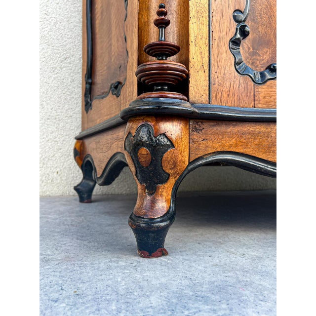 Antique Victorian Mirror Cabinet in Carved Walnut, 1870 For Sale - Image 16 of 18