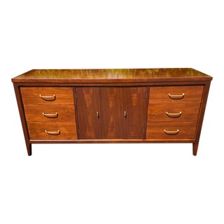 1960s Mid-Century Modern Walnut 9 Drawer Dresser For Sale