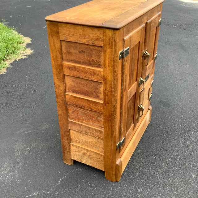 Wood 1900's Universal Denver Colorado Oak Ice Box For Sale - Image 7 of 11