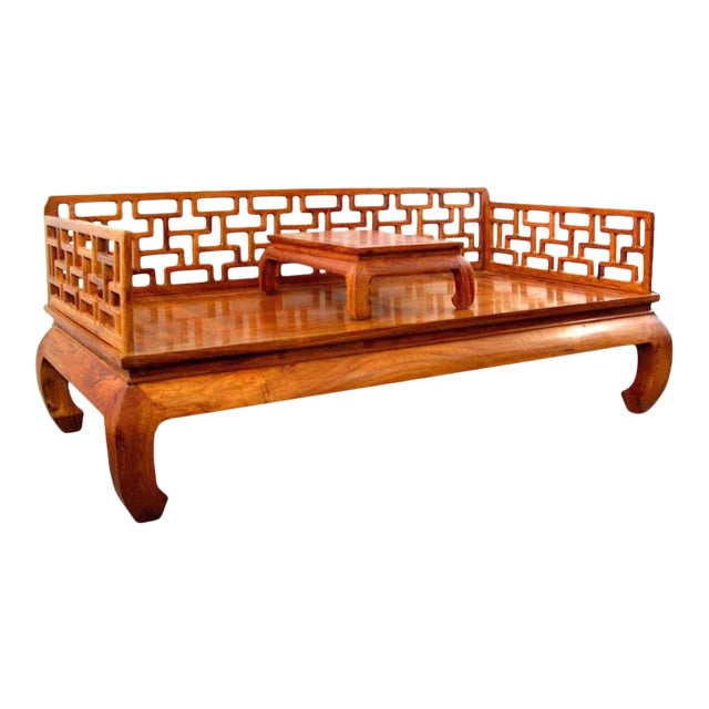 Late 20th Century Chinese Ming-Style Latticework Huali Wood Couch Bed with Kang Table For Sale