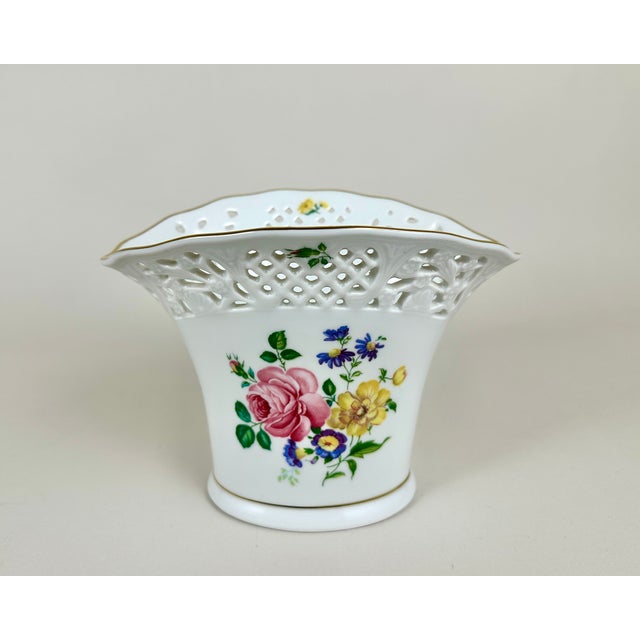 Authentic Schumann Arzberg Porcelain – A Timeless Bavarian Classic Add a touch of German heritage to your collection with...