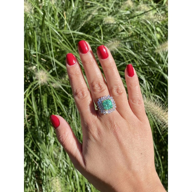 2010s 4.30 Carat Insignificant Oil Colombian Emerald in Diamond Cluster Ring, Size 6 For Sale - Image 5 of 6