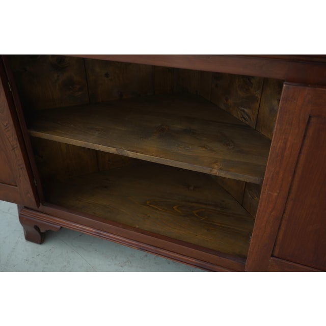 Antique American Cherry Country Chippendale Corner Cabinet For Sale In Philadelphia - Image 6 of 17