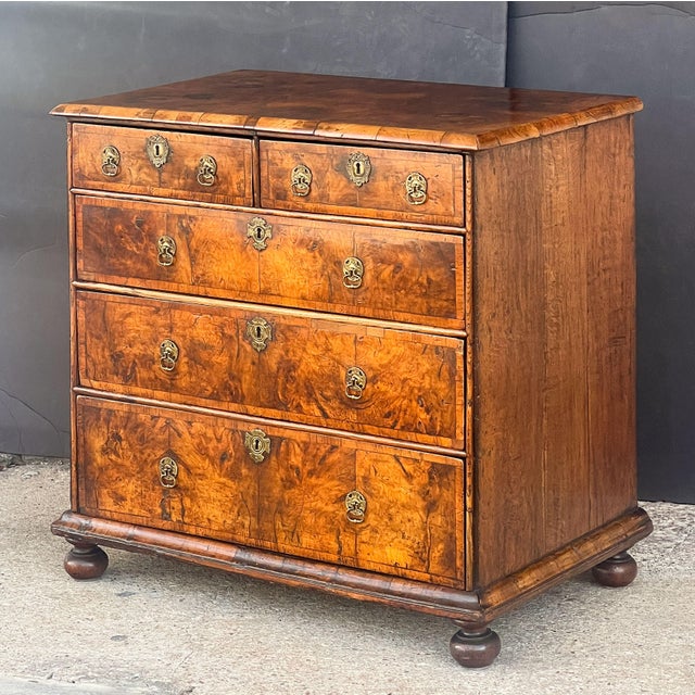 Queen Anne Period Chest of Drawers of Walnut and Oak From England, Circa 1710 For Sale - Image 9 of 12