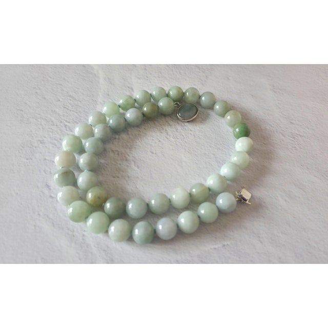 Vintage Burmese Jadeite Jade Knotted Beaded Necklace 24", Circa 1980s For Sale In Cleveland - Image 6 of 10