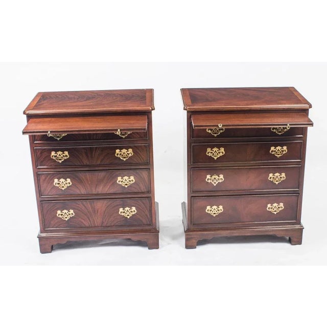 This is a beautiful pair of flame mahogany chests with slides in elegant georgian style dating from the late 20th century....