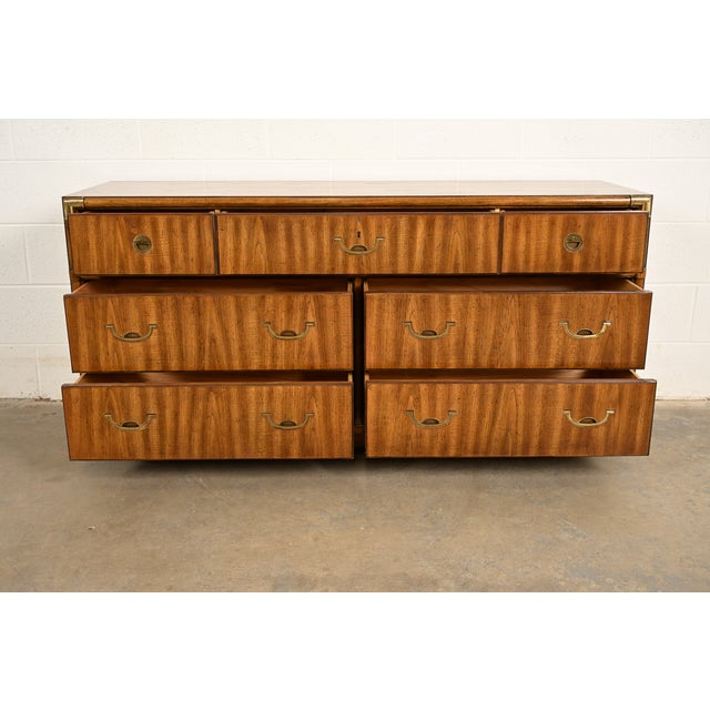 1970s Drexel Heritage Mid-Century Modern Hollywood Regency Campaign Walnut Dresser or Credenza, 1970s For Sale - Image 5 of 16