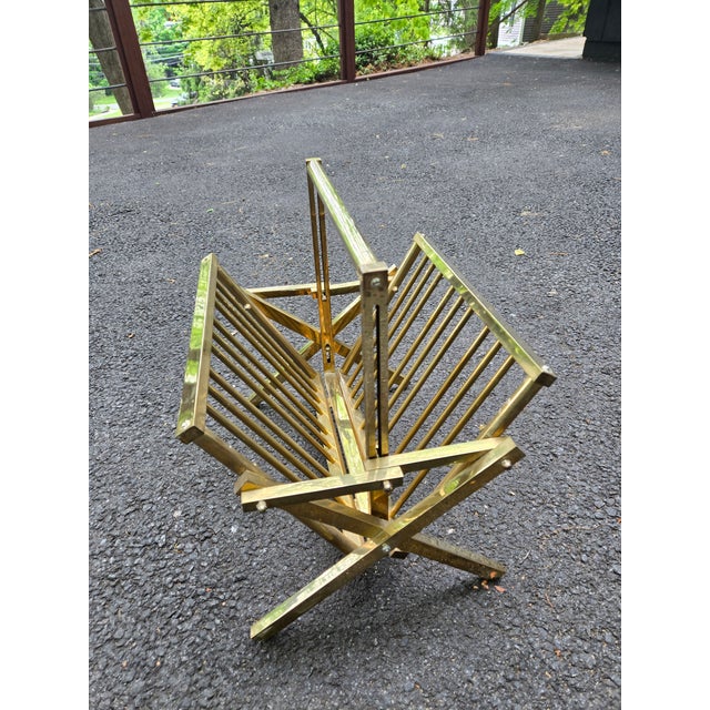 1970s Elegant Hollywood Regency Brass Magazine Rack For Sale In New York - Image 6 of 8