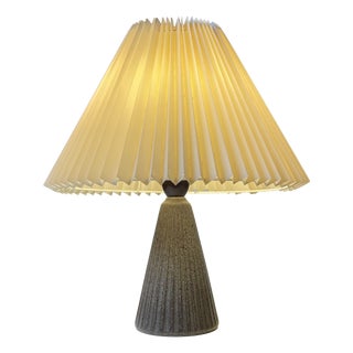 Small Vintage Scandinavian Fluted Ceramic Table Lamp by Elisabeth Loholt, 1950s For Sale