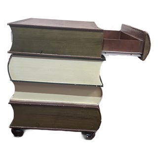 Late 20th Century European Style Vintage 1996 Trompe l'Oeil Stacked Book Chairside Table by Tec Inc. For Sale