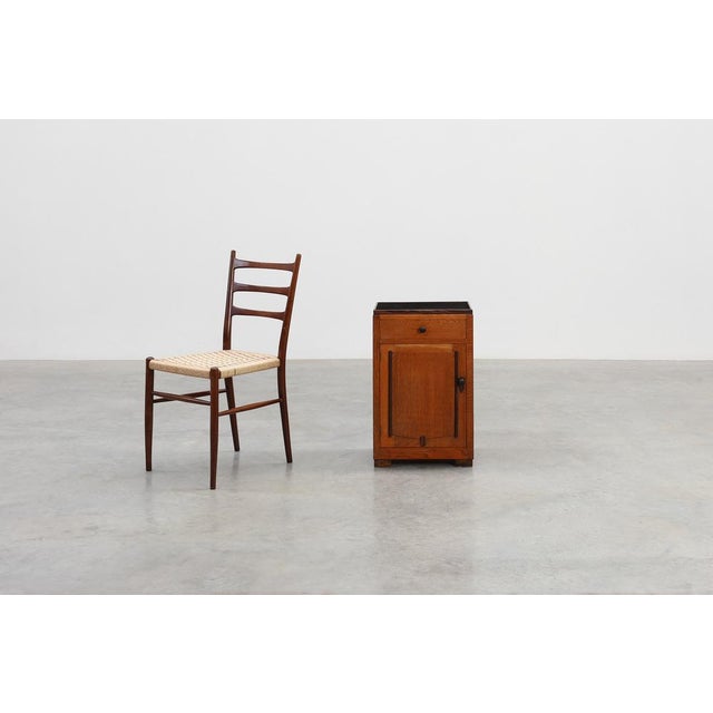 This elegant oak nightstand from the Amsterdamse School movement (circa 1925) embodies the refined craftsmanship and...