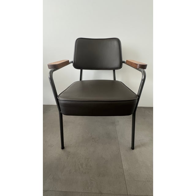 Presidence Executive Desk with 2 Executive Chairs and 1 Swivel Executive Chair by Jean Prouvé, Set of 4 For Sale - Image 9 of 18