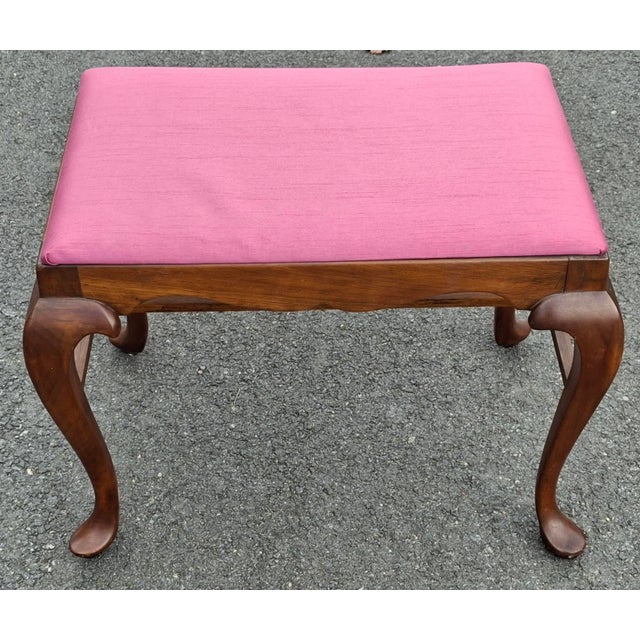 Queen Anne Early 20th Century Maddox Colonial Queen Anne Mahogany and Upholstered Bench For Sale - Image 3 of 9