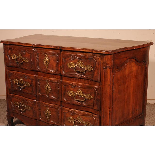 Wood 18th Century Louis XV Walnut Crossbow Chest of Drawers For Sale - Image 7 of 15