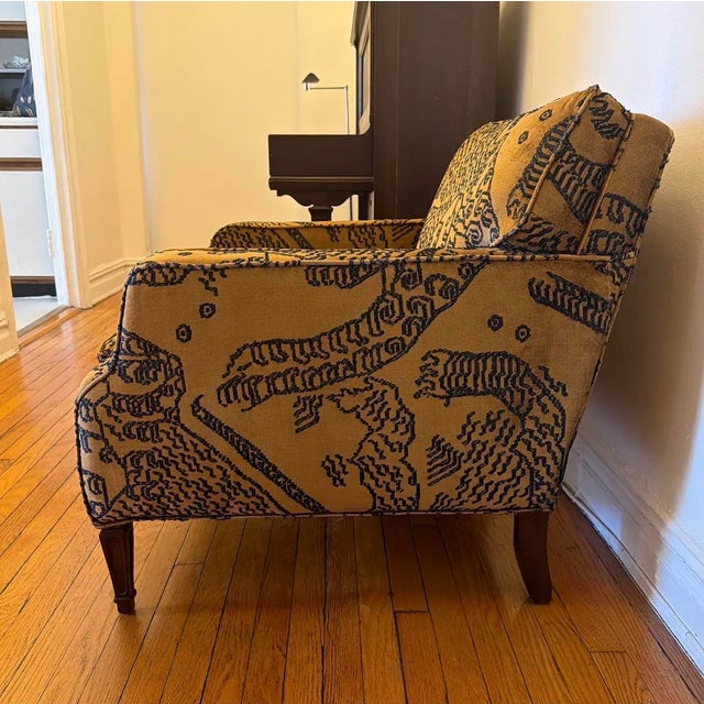 Arm chair, velvet fabric, medium density foam cushion.
