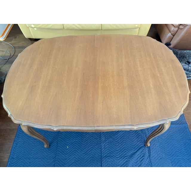 Vintage 1962 Thomasville Tableau Country French Dining Set – 6 Cane-Back Chairs + Table W/ 3 Leaves, Set of 10 For Sale In Dallas - Image 6 of 12