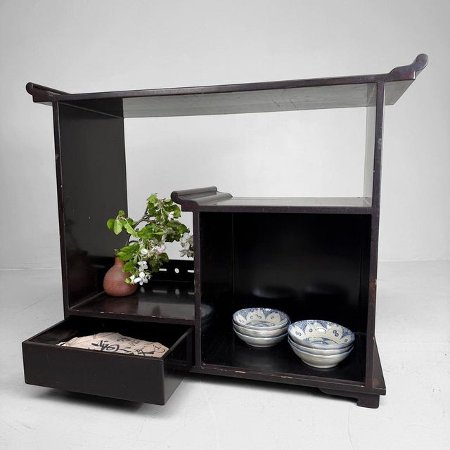 Japanese Lacquered Kazaridana Display Cabinet, 1920s For Sale - Image 6 of 18