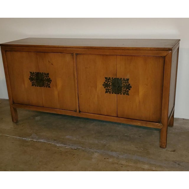 1960s Vintage Mid-Century Maple Buffet Credenza With Ornate Brass Key Knobs For Sale - Image 12 of 13