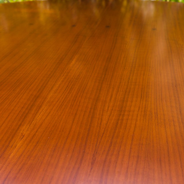 Vintage Original Round Saarinen Tulip Dining Table in Walnut by Knoll For Sale In Los Angeles - Image 6 of 12