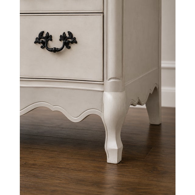 Bassett Furniture Bassett-Vintage French Provincial 5-Drawer Chest | Professionally Refinished in Soft Linen White For Sale - Image 4 of 5