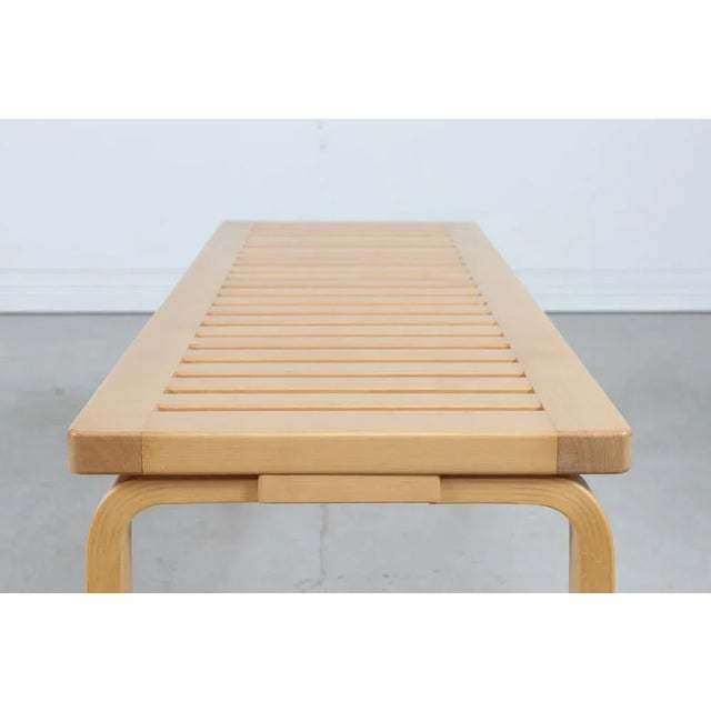 1980s Vintage Birch Bench Model 153a by Alvar Alto for Artek, Finland, 1980s For Sale - Image 5 of 10