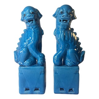 Late 20th Century Pair of Chinese Turquoise Glazed Ceramic Foo Dogs on Pedestals For Sale