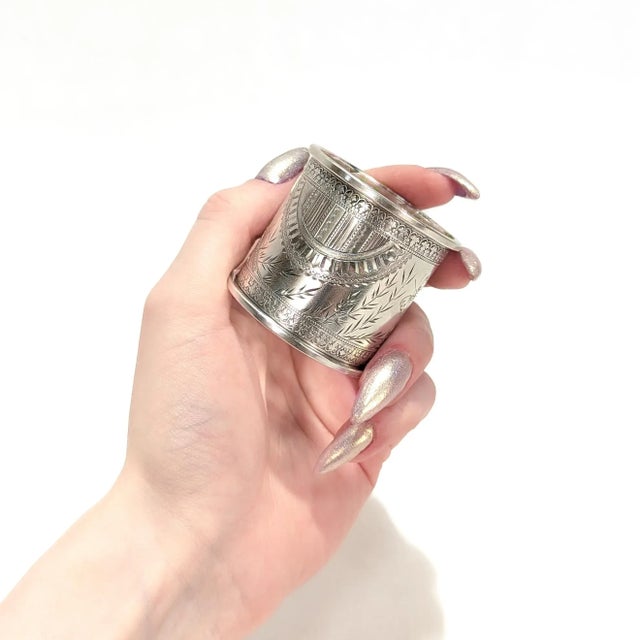 A fine antique Victorian silver napkin ring. In a heavy-gauged sterling silver. With highly detailed engraved butterfly &...