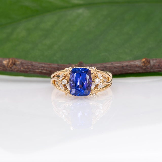 2.7Ct Tanzanite Ring With Lab Grown Diamond Accents: Solid 14k Gold, Size 6.75 For Sale In Columbus - Image 6 of 10