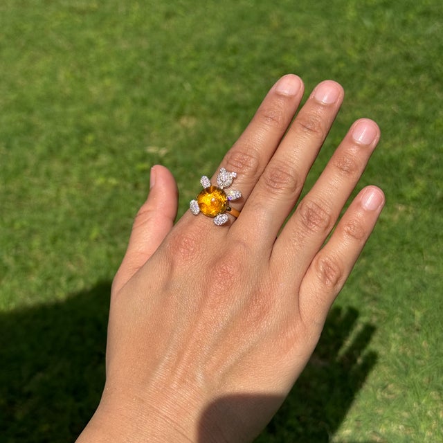 Whimsical Diamond Bear Cocktail Ring With 7.24ct Cabochon Citrine in 18k Gold Size 7 For Sale In New York - Image 6 of 15