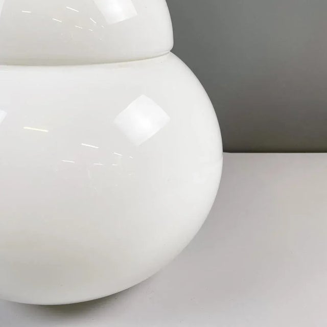 Italian Modern Daruma Table Lamp in Opaline Glass attributed to Asti for Fontana Arte, 1970s For Sale - Image 9 of 11