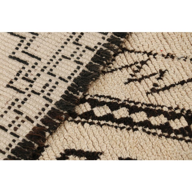 Textile Vintage Moroccan Runner Rug in Beige, With Diamond Medallions, From Rug & Kilim For Sale - Image 7 of 7