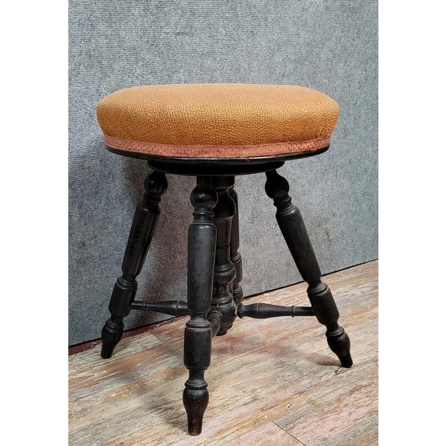 Napoleon III period piano stool in ebonized wood, circa 1850 H 47 x 38 x 38 cm