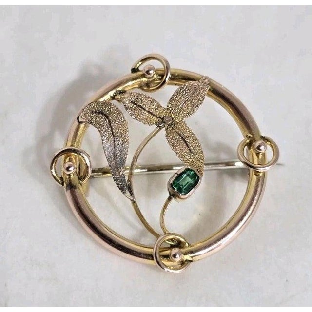 Art Nouveau Edwardian 9ct Yellow Gold Emerald Brooch, 1900s For Sale - Image 10 of 14