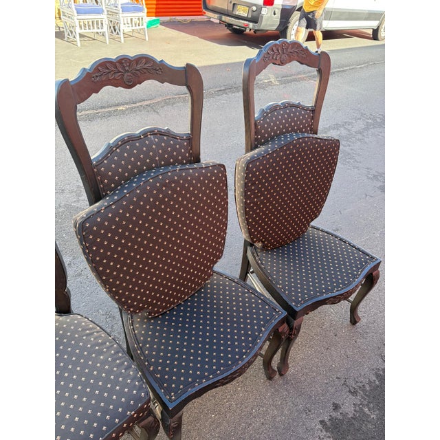 1990s Set of 5 Custom Upholstered French Provincial Dining Chairs For Sale In Philadelphia - Image 6 of 9