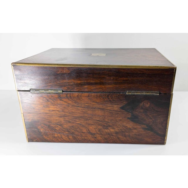 19th Century English Rosewood Veneer Traveling Vanity Case Box For Sale In New York - Image 6 of 18