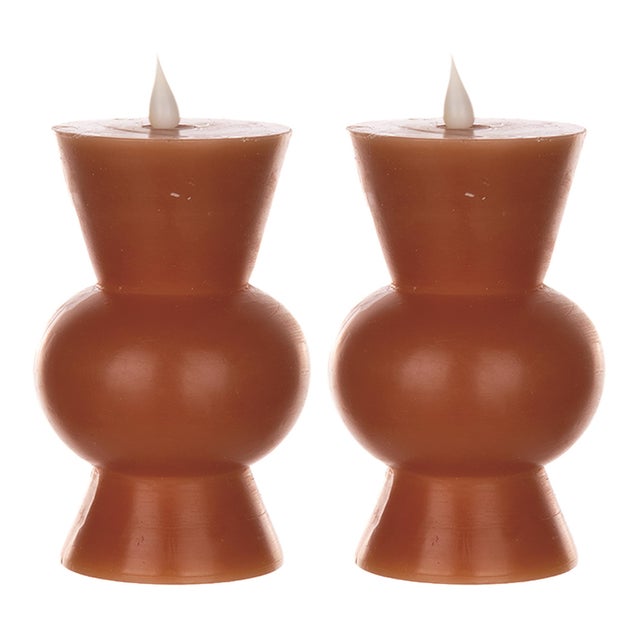 Add a modern glow to your space with the Simplux Designer LED Candle Set. Featuring an abstract tapered silhouette,...