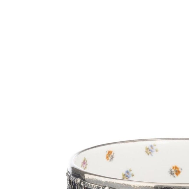 Silver - Fruit bowl with silver fittings - 19th century. Made of 19th/20th century porcelain, cobalt blue decoration,...
