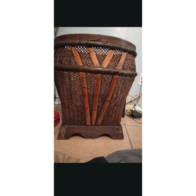 Mid-Century Modern 1970s Large Boho Farmhouse Grain Basket With Original Tag For Sale - Image 3 of 6