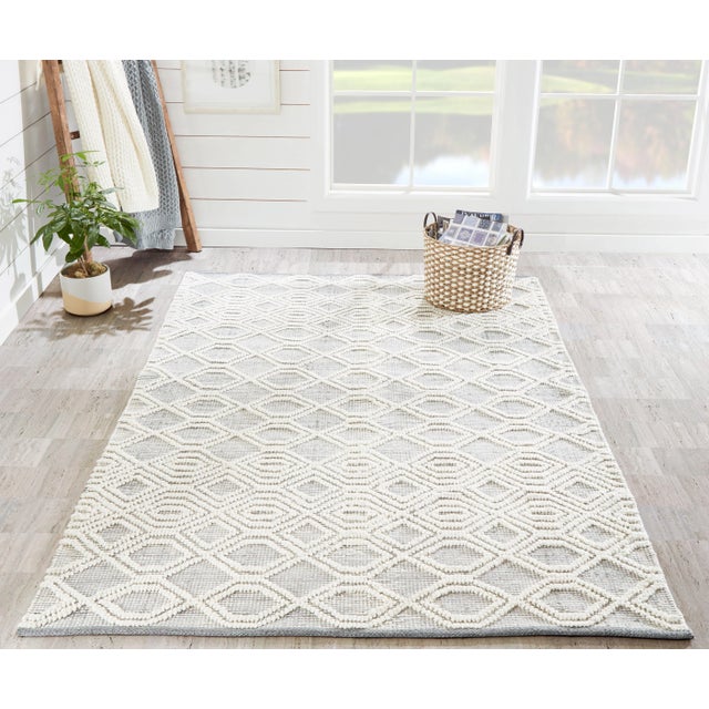 Momeni Contemporary Indoor/Outdoor Hermosa Rug in Grey, 2'3" x 8' Runner For Sale In Atlanta - Image 6 of 8
