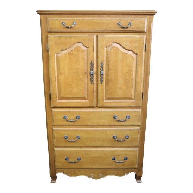 Ethan Allen County French Maple Linen Chest For Sale