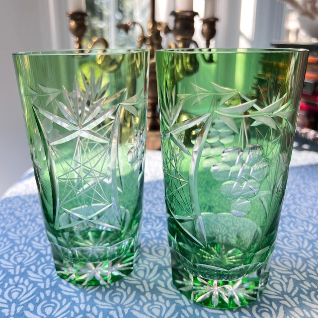 Traditional 1960s Set of 6 multicolor cut to clear highball glasses attributed to Val St Lambert // cut crystal // midcentury glassware // elegant barware For Sale - Image 3 of 10