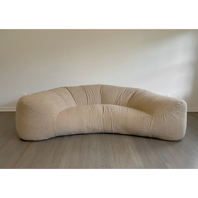 Beaux-Arts Raphael Raffel Croissant Sofa for Maison Honoré, 1970s, in Camel Boucle For Sale - Image 3 of 11
