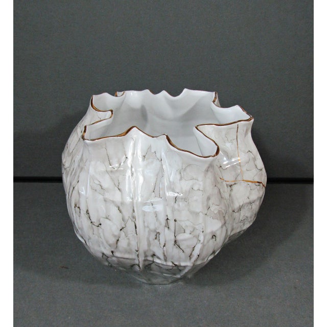 Ceramic Kavana Décor Sculptural White & Gray Porcelain Vase With Gold Ruffled Rim For Sale - Image 7 of 14